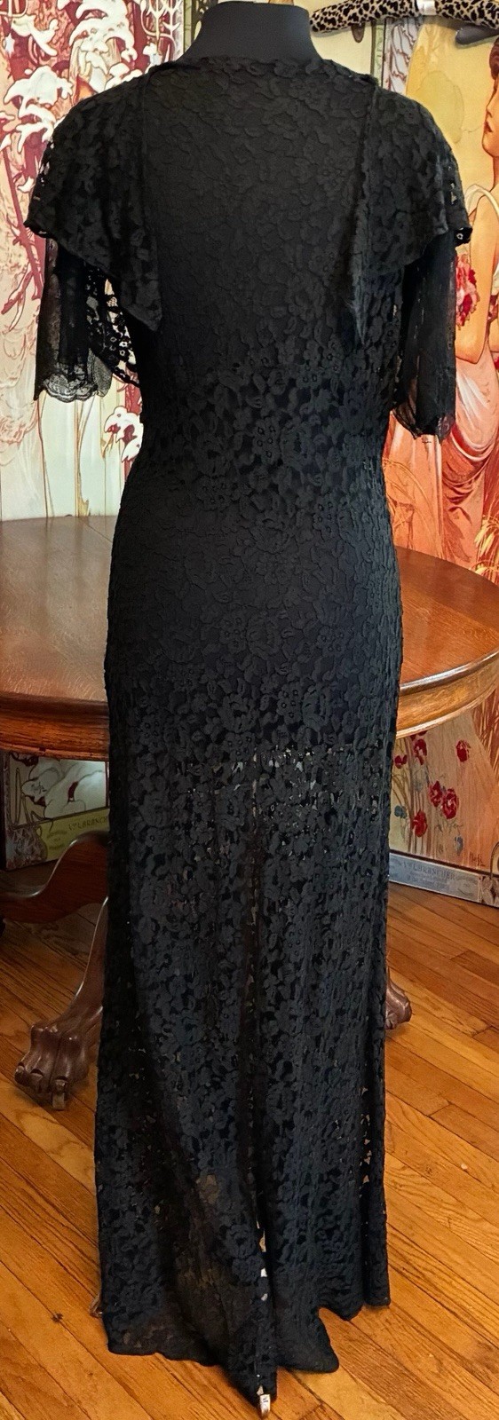1920’S/30’S Black Art Deco Bias Cut Flutter Capelet Lace Evening Dress Small ￼