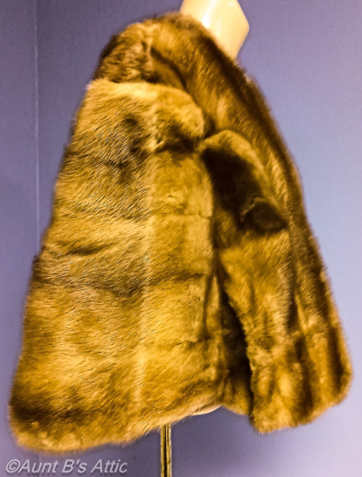 Stunning Luxurious Vintage 50’s-60’s Light Brown Mink Capelet From L.L. Berger S