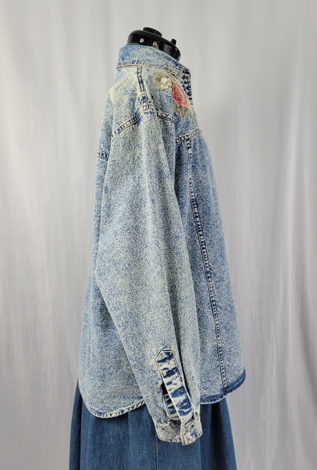 Vtg Pretty Bleu Acid Wash Denim Shirt w Applique Florals & Rhinestones Size M