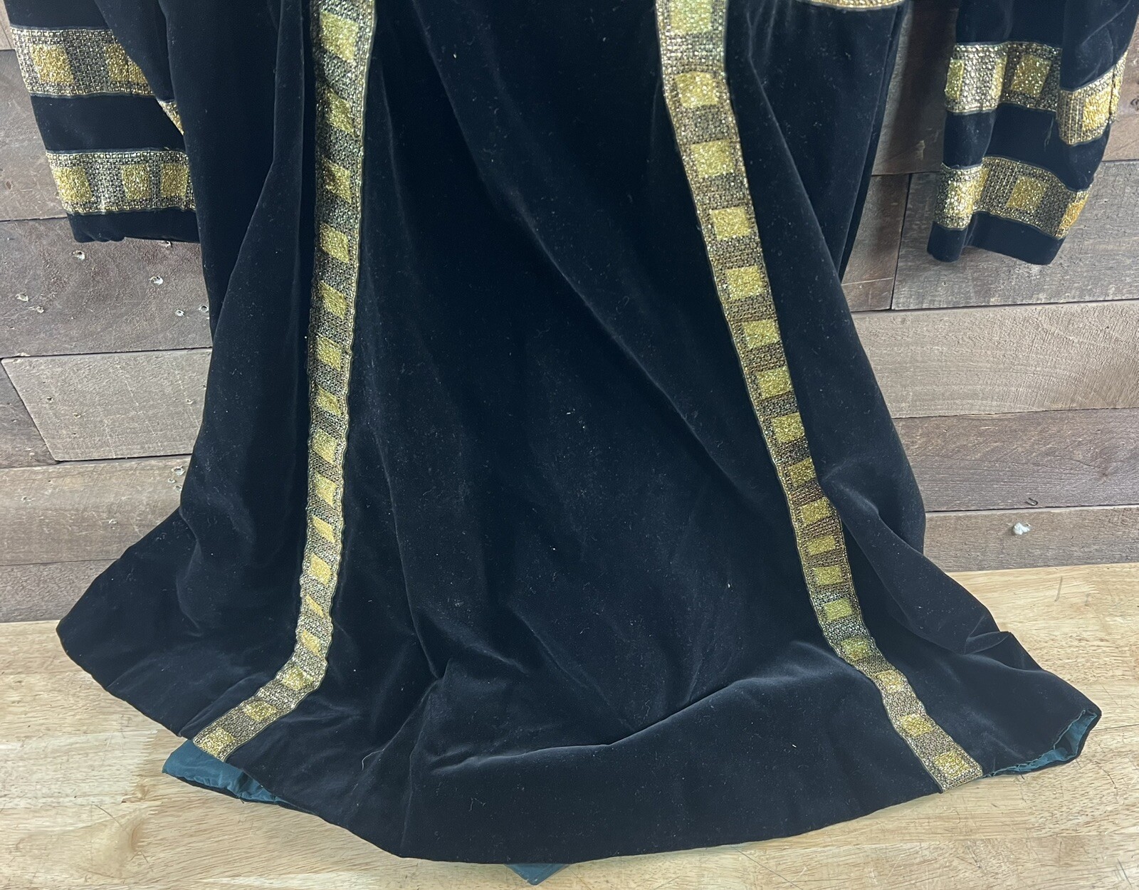 Vintage Black/Gold Renaissance Theatre Costume Gown Robe