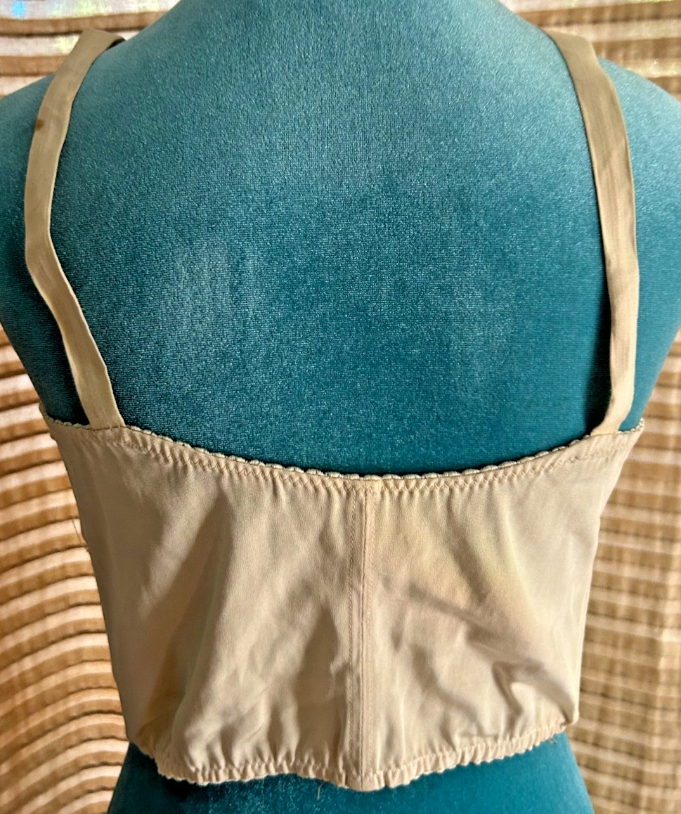 Vintage 1960’s Grant/ ISIS ivory long Bullet Bra 36B Made In USA