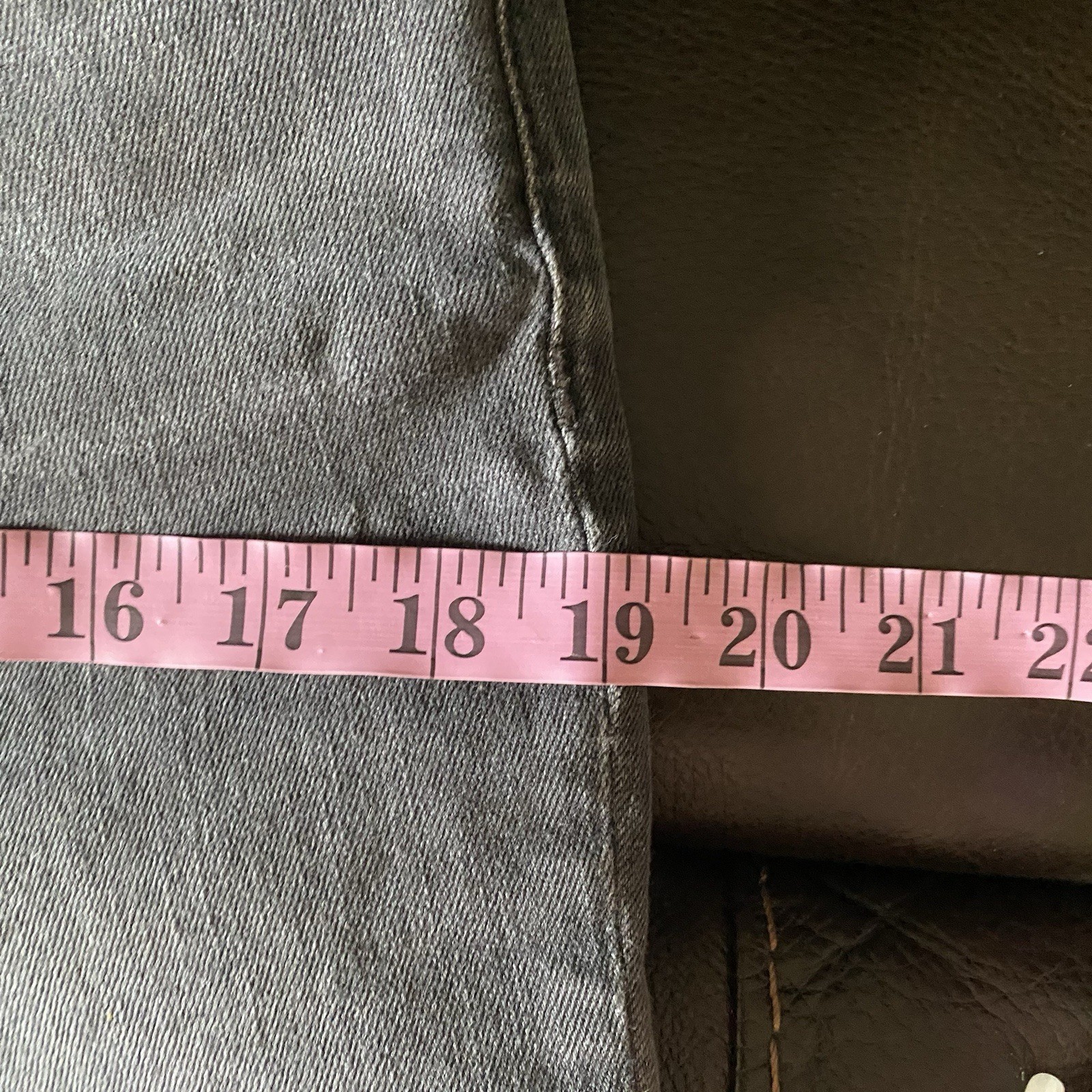 VIN Women’s Black Gray CHAPS Denim Petite Jeans Size 10P 28″ Inseam Cotton Blend