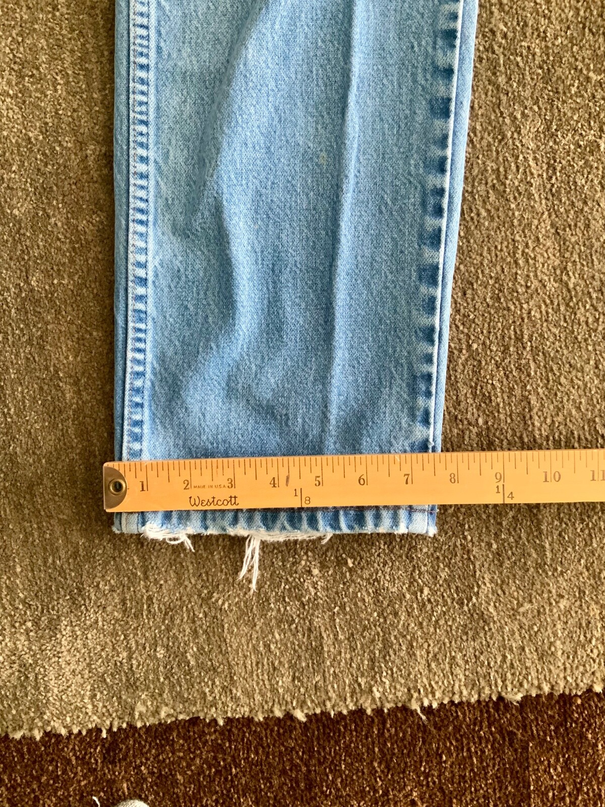 Vintage Men’s Blue Jeans Western Rodeo Cowboy Wrangler Distressed Holes 31 x 34