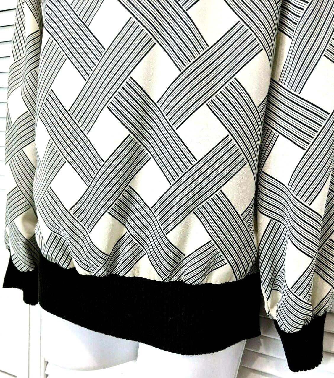 Vintage 70s Pullover Blouse Banded Hem Leslie Fay 10P Black White Blouson Mod