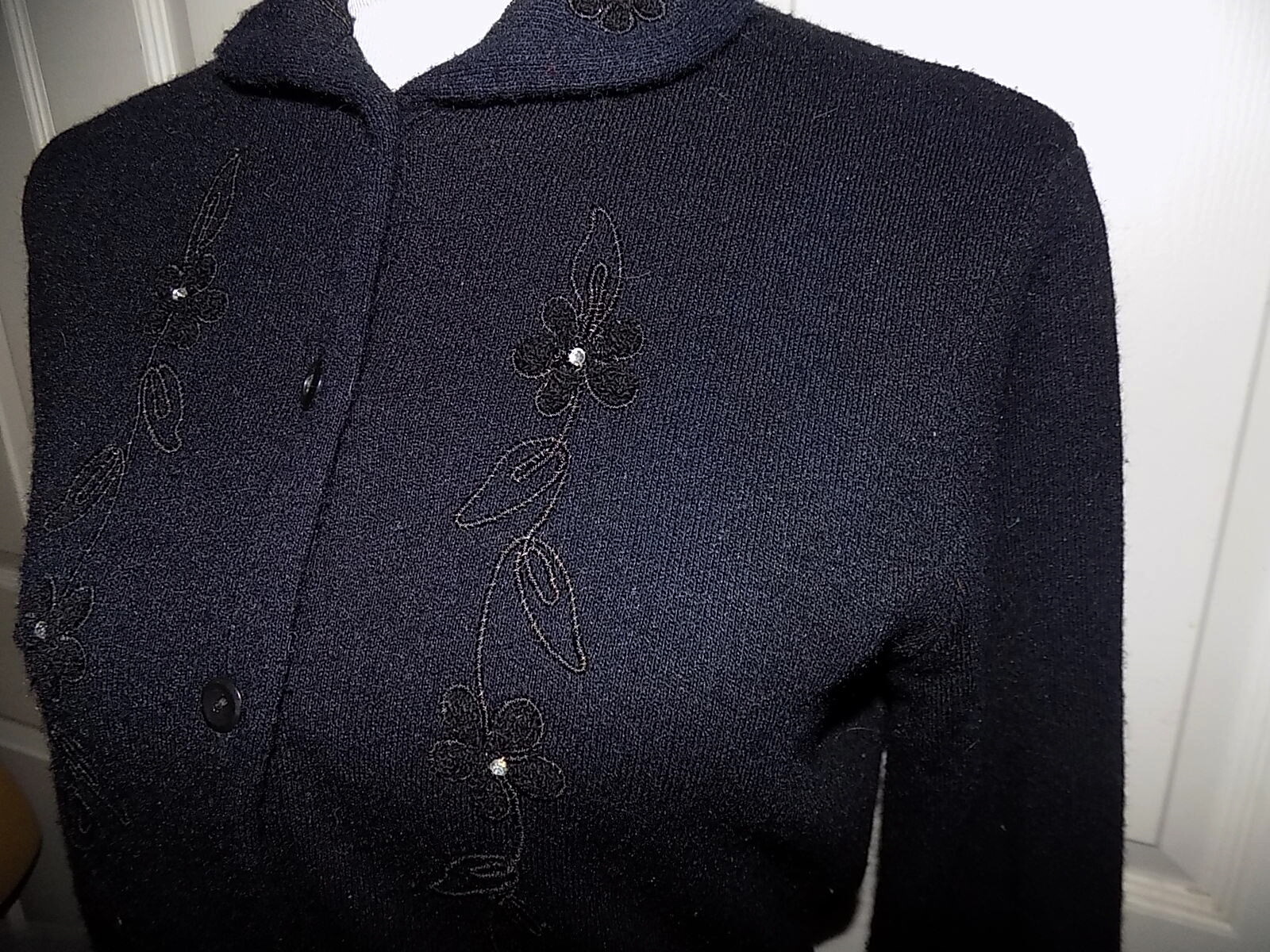 Vintage 40s 50s Black Sweater Embroidered Floral French Knots Rhinetones B38