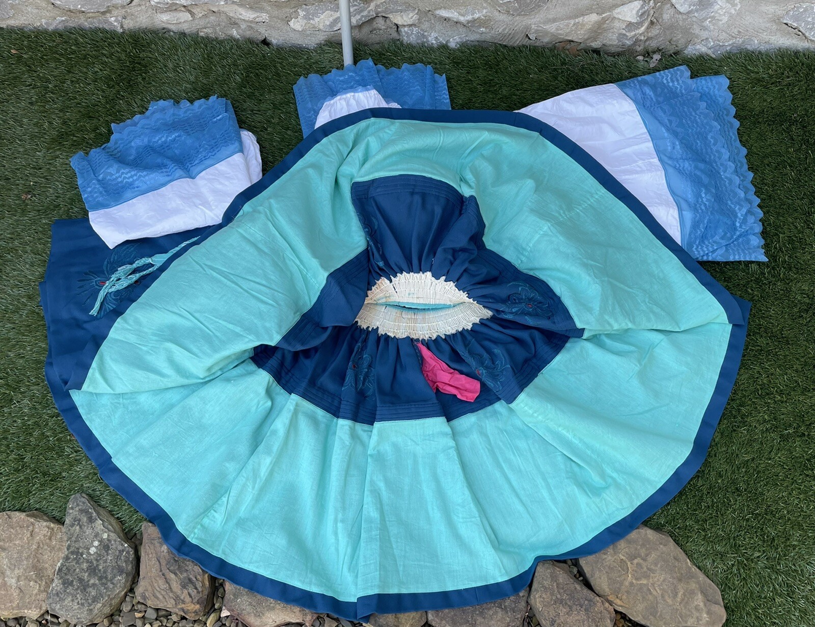 ✅Vtg 1980s Bolivia South America Women ONE SIZE Blue Embroidered Skirt Hat Slips