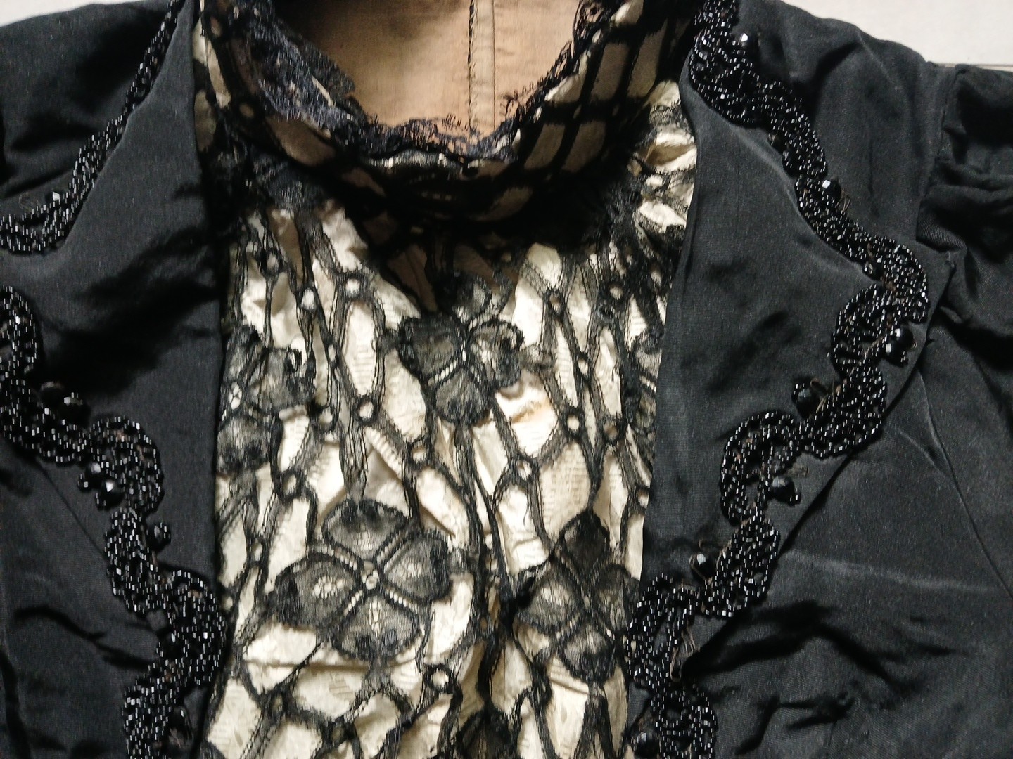 ANTIQUE VICTORIAN BLOUSE JACKET HANDMADE LACE BEAD HIGH NECK METAL TOP HOOKS BLK