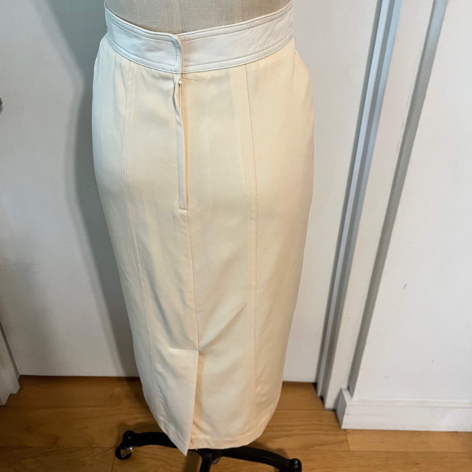 VTG 80’s SUZELLE Cream Wool and Leather Pencil Skirt Size 12