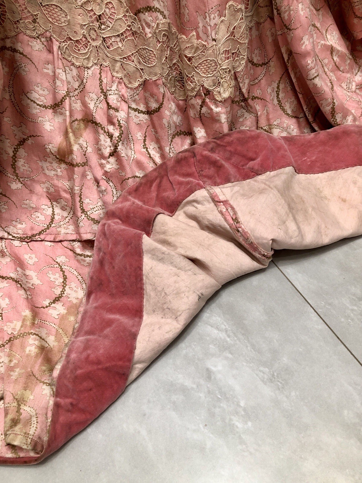 Antique VICTORIAN 1900s GIBSON GIRL Pink Paisley TRAINED GUIPURE LACE 2Pc GOWN