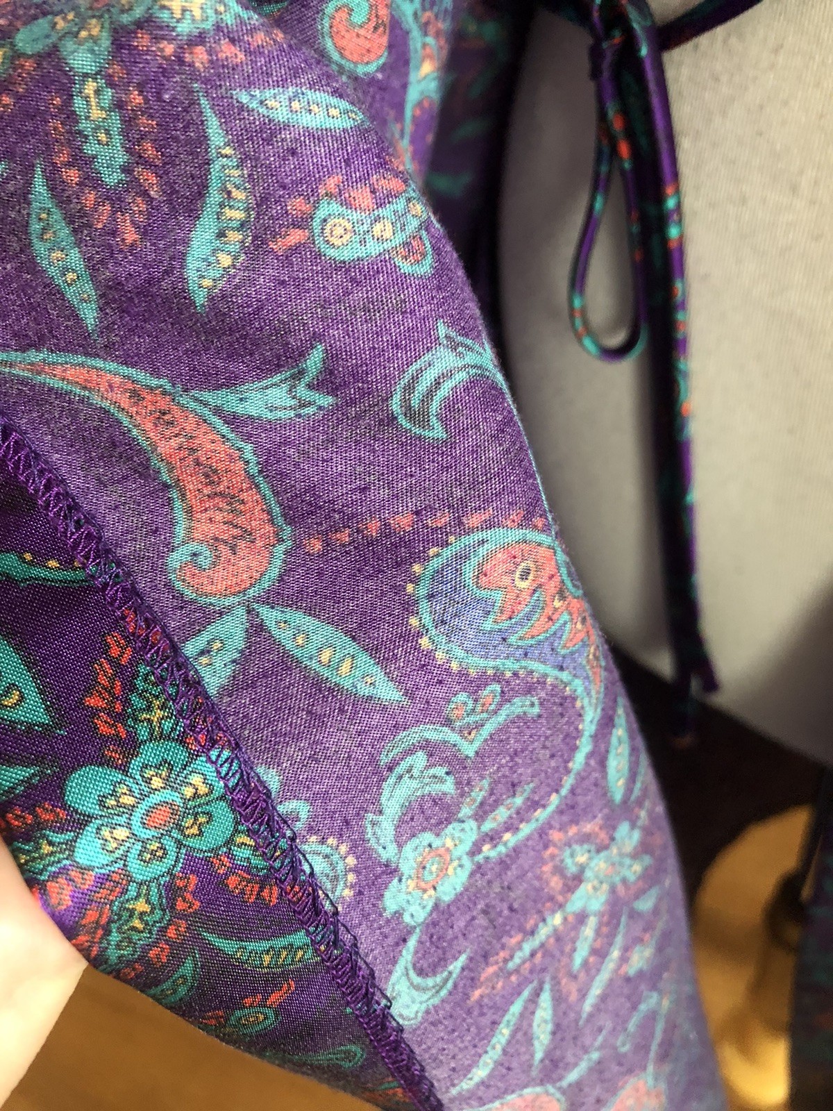 STUNNING VTG MS. B Purple Paisley Satin Cuddleskin Robe Dressing Gown SZ M