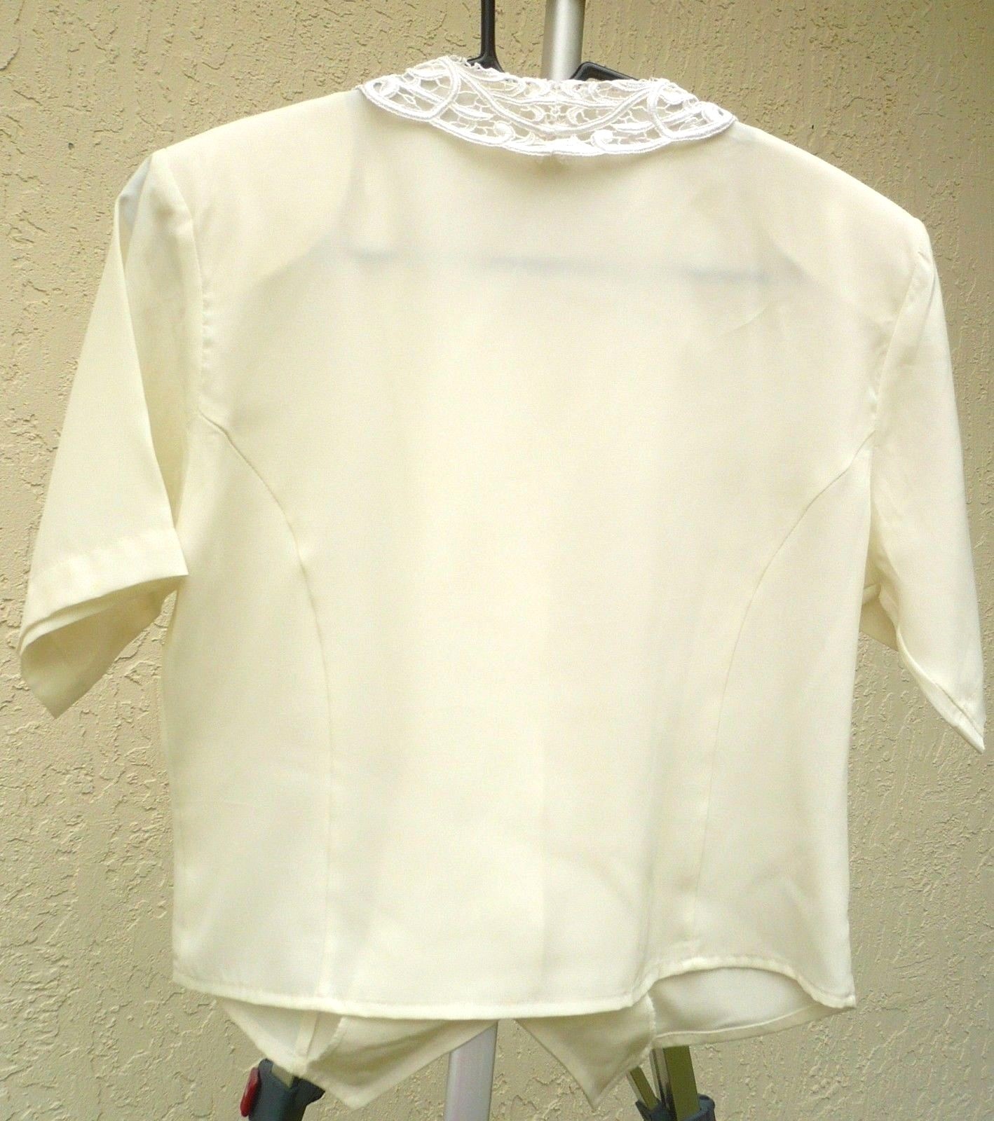 VTG 80S IVORY SATIN LACY PEARL CUTOUT LACE PETER PAN COLLAR BLOUSE S M P WOMEN