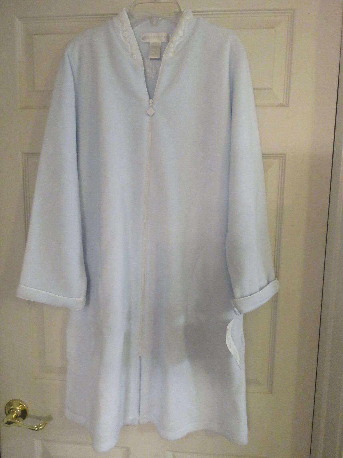 NEW VINTAGE EILEEN WEST BLUE POLYESTER ZIPPERED BATHROBE, SIZE SMALL (S)