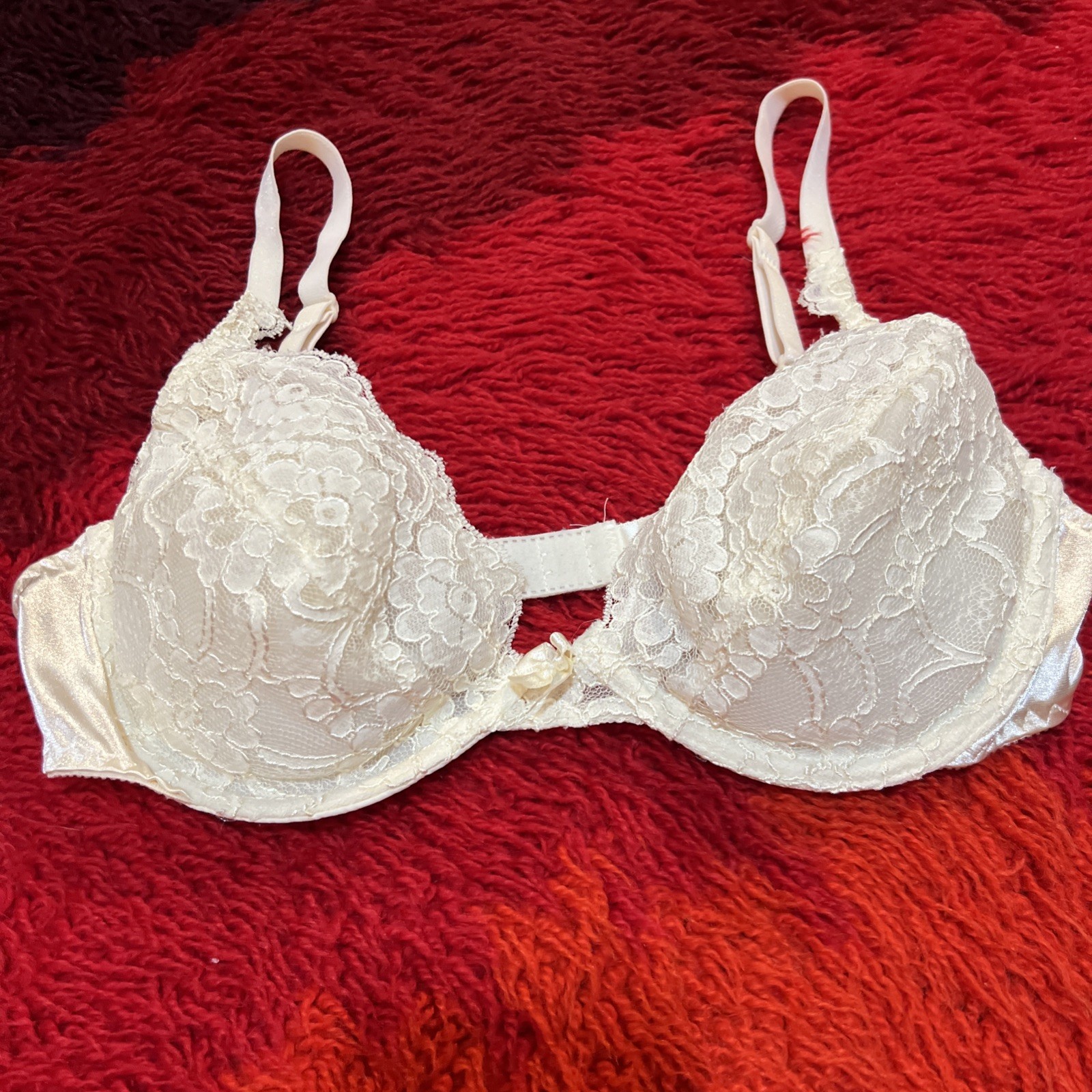 Vintage Victoria’s Secret Gold Label Ivory Glossy Satin Lace Underwire Bra 36C