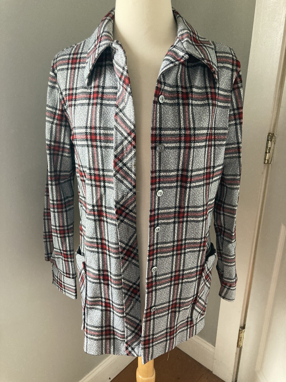 18 Gray Red Plaid Lightweight Barn Jacket Vintage 70s Shirt Stretch knit Top