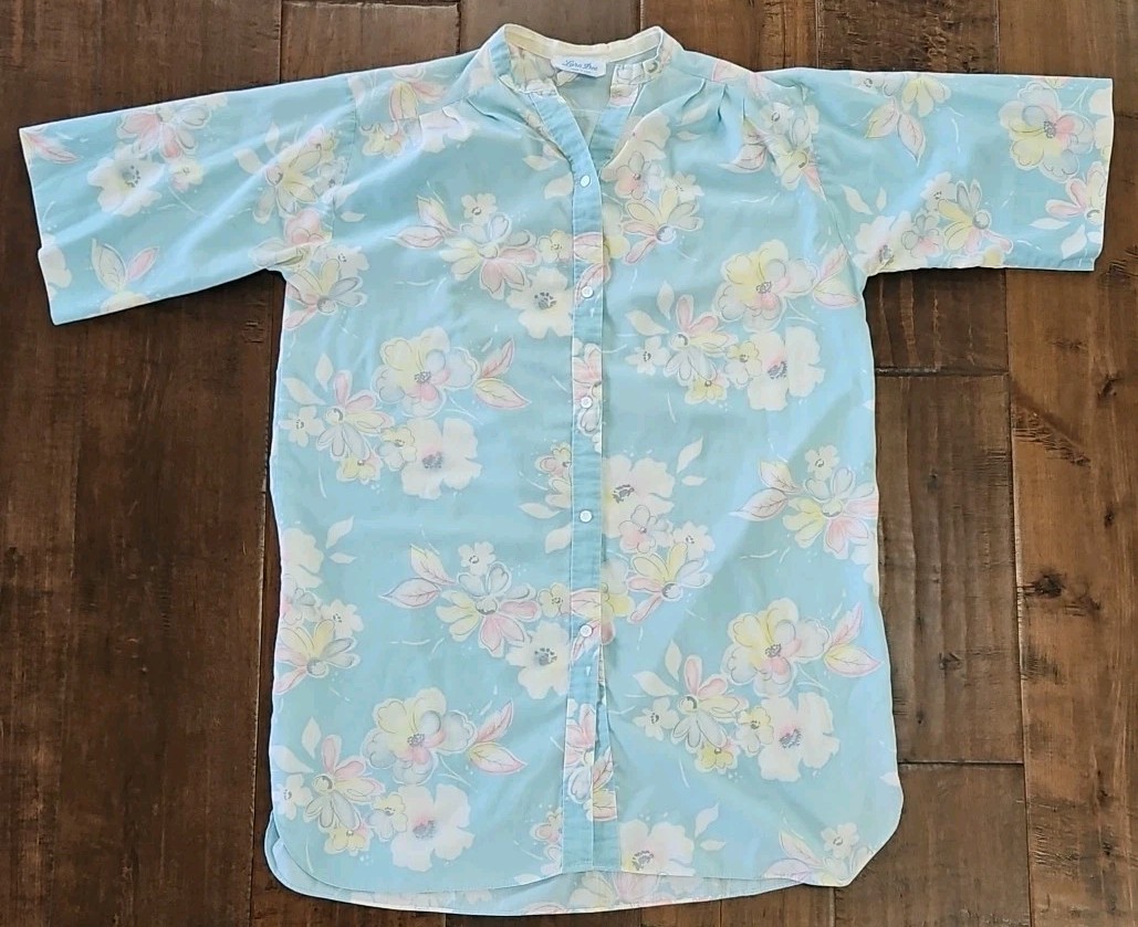 Vintage Lara Dee 1960 – 70’s Womens PJ Button Down Flower Pattern