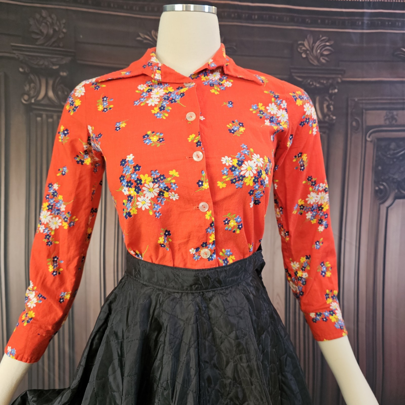 Vintage 1970s Blouse Top Shirt Red Floral Pointed Collar Half Sleeve Retro Pinup