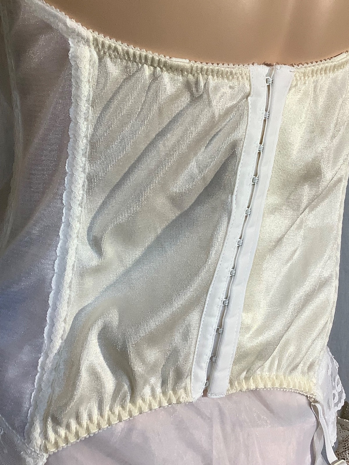 Vintage strapless Bustier bra UW white Boned sheer Lace 38DD Silhouette 4 garter