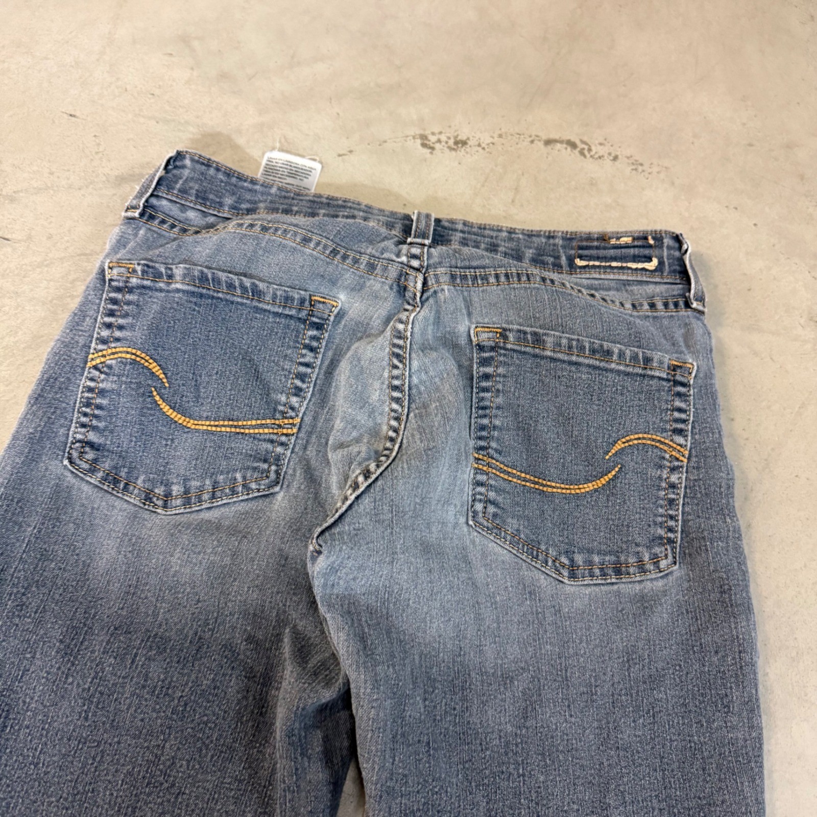 2000s y2k women’s levi’s mid rise bootcut jeans
