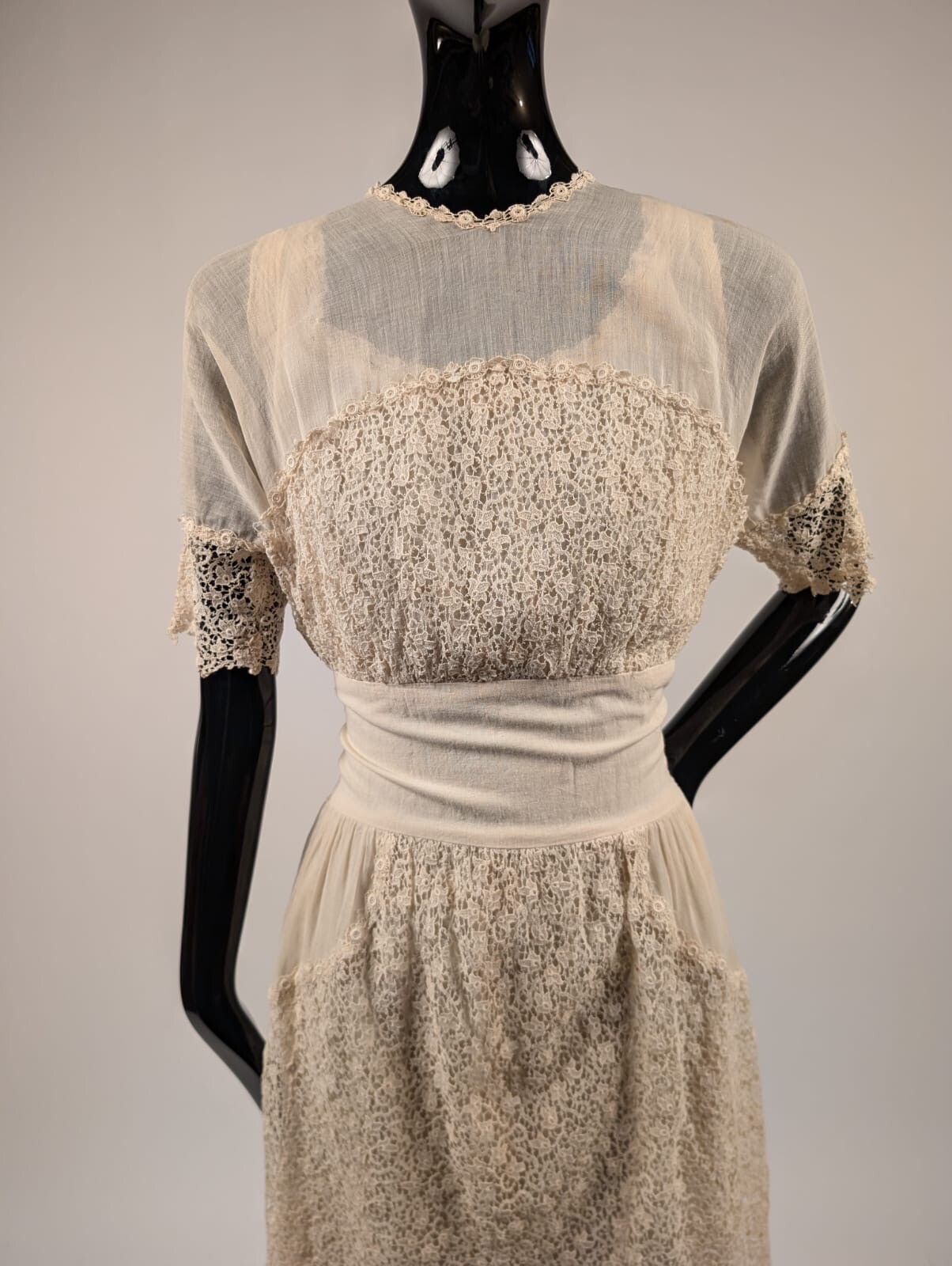 BEAUTIFUL EDWARDIAN LACE + MUSLIN LONG WEDDING DRESS  / GARDEN GOWN W PROVENANCE