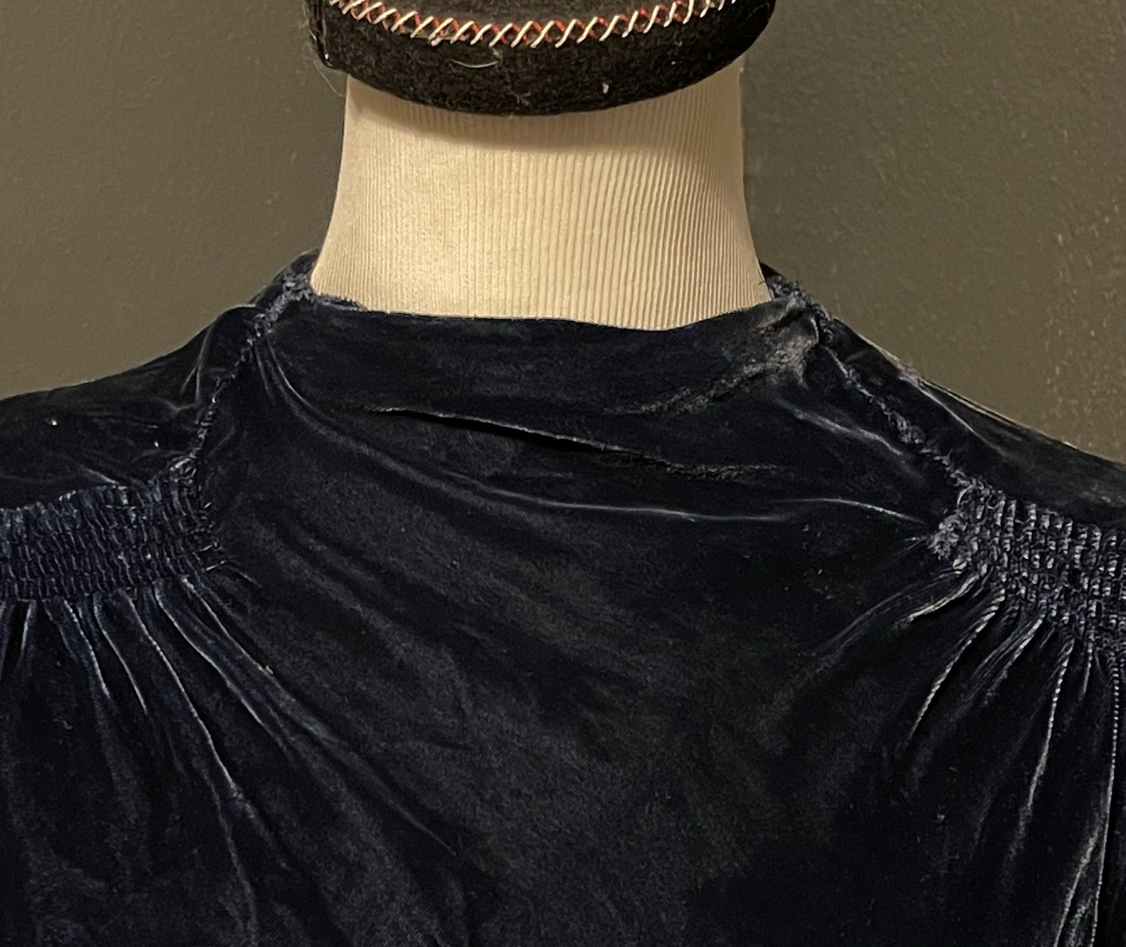 1940’s Vintage Velvet Dress In Midnight Blue