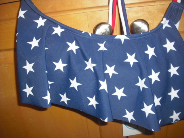 CALIFORNIA WAVES BATHING SUIT TOP, SIZE M, HALTER BACK. LIGHT PADDING. NWT.