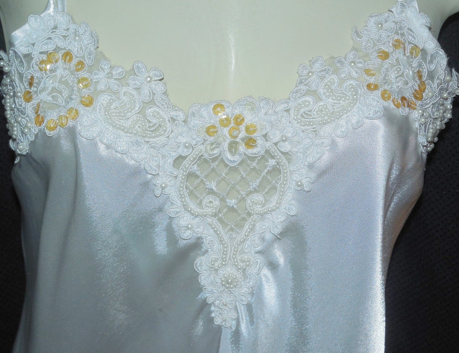 PRISTINE L BUST 38″ ENCHANTING BEADED BRIDAL WHITE PEARLS LIQUID SATIN NIGHTGOWN