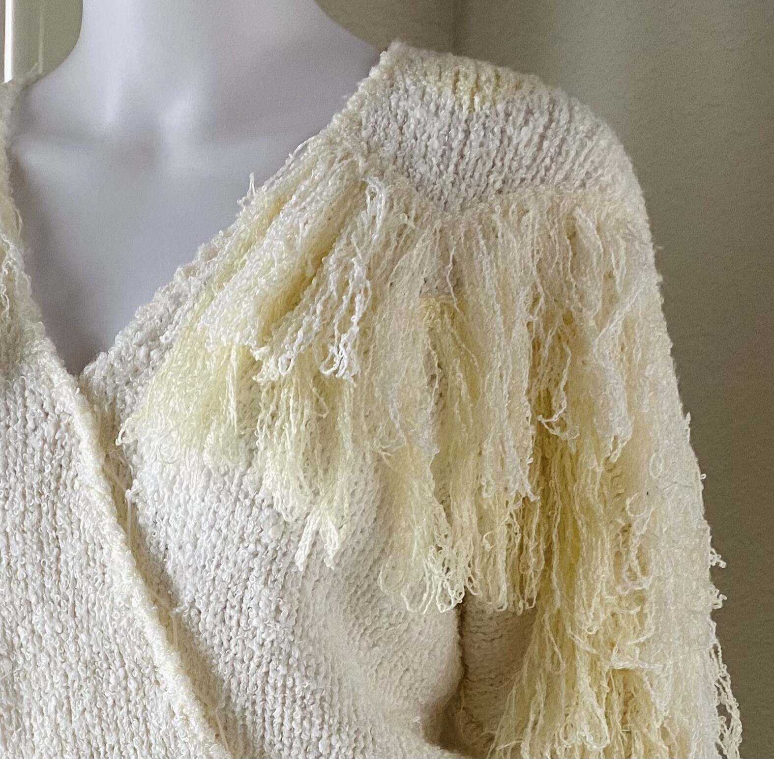 SIDE EFFECTS Hand Crocheted Women’s Vntg Fringe Sweater Sz M Cream & White