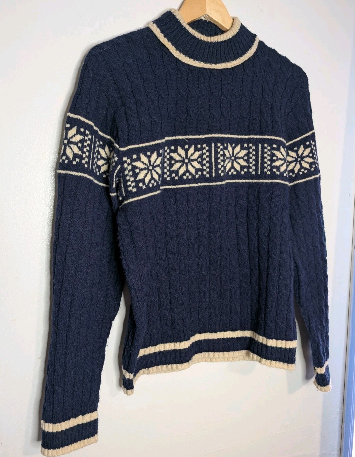 Vintage 1960 1970 Lahmar Women’s navy blue and ivory cable knit sweater