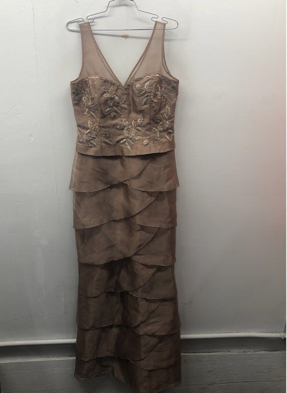 Niki Livas Women’s Vintage Y2K Bronze Floral Sequin Tiered Gown Sz 12