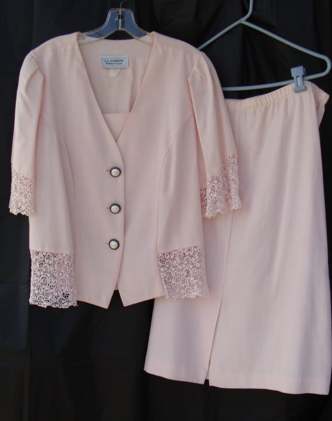 vintage size 16 Fashions women’s L/XL pink skirt set with crochet