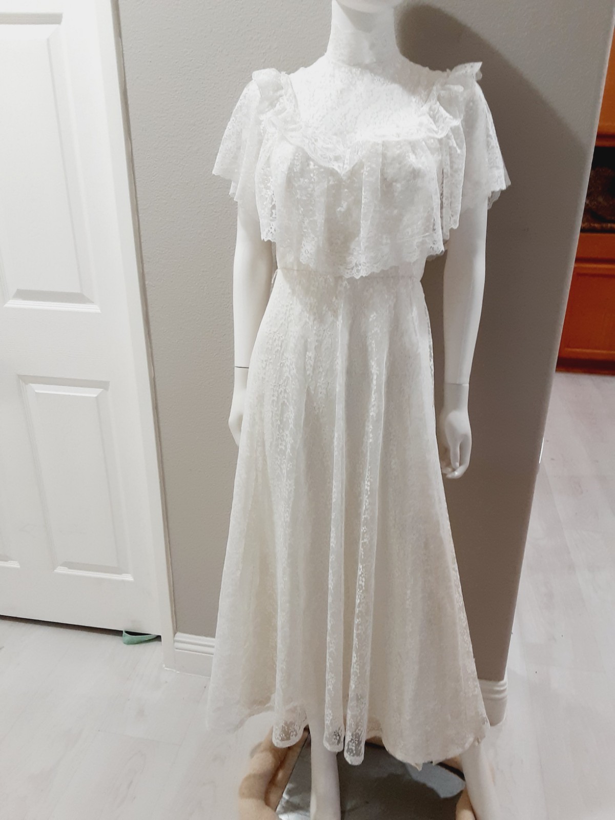 Vtg Wedding Tea Party dress Lace Off White Short Sleeve Cape High Neck Union