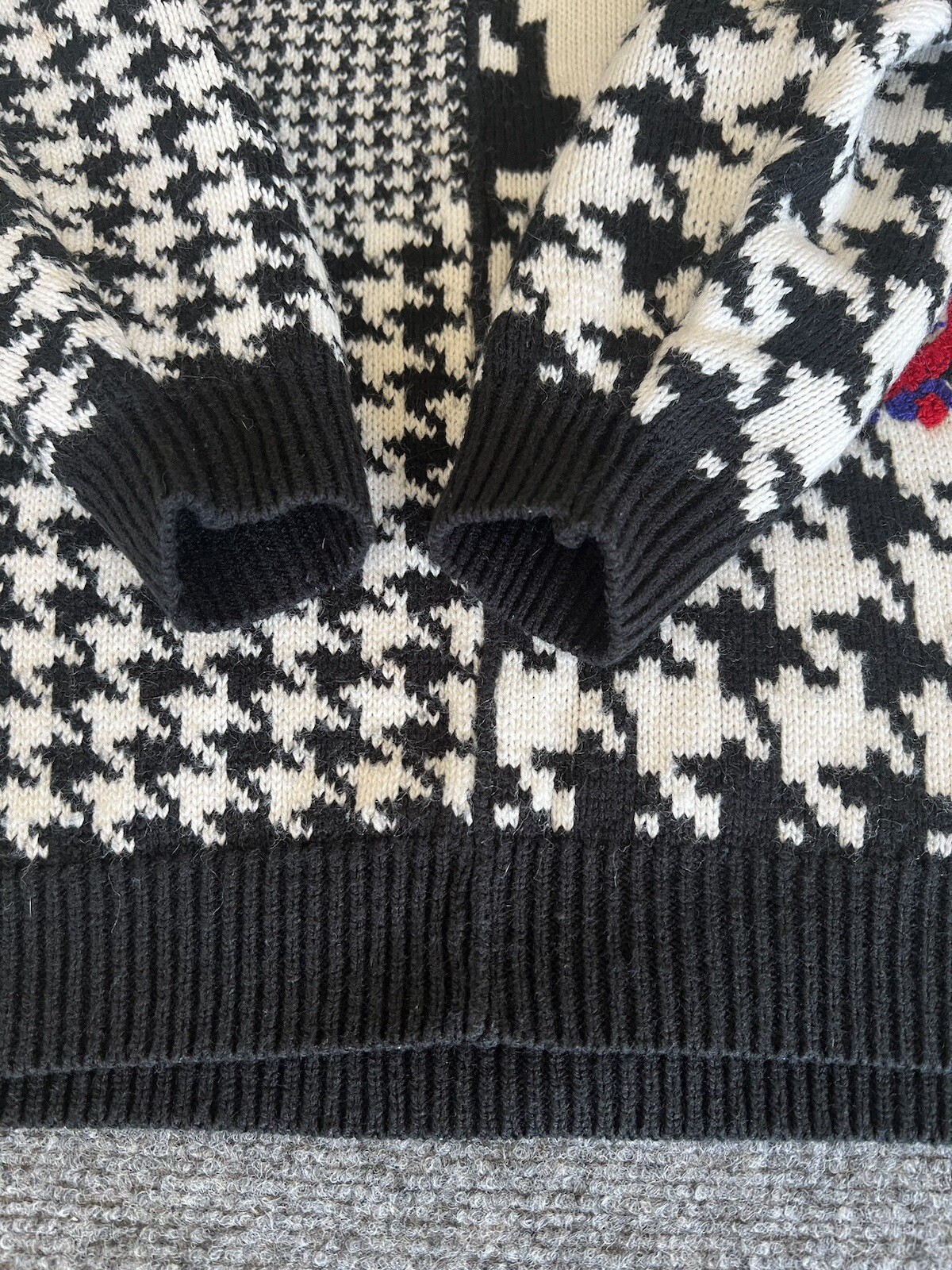 Counterparts Womens VTG Sweater Black White Houndstooth Chili Pepper Medium