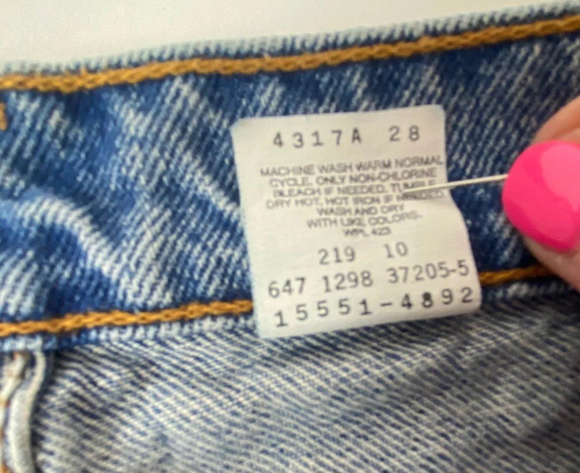 Vintage Levi’s 550 Red Tab Sz. 12 MOM Jeans 31W 31 Inseam High Waist 90s Y2K 98