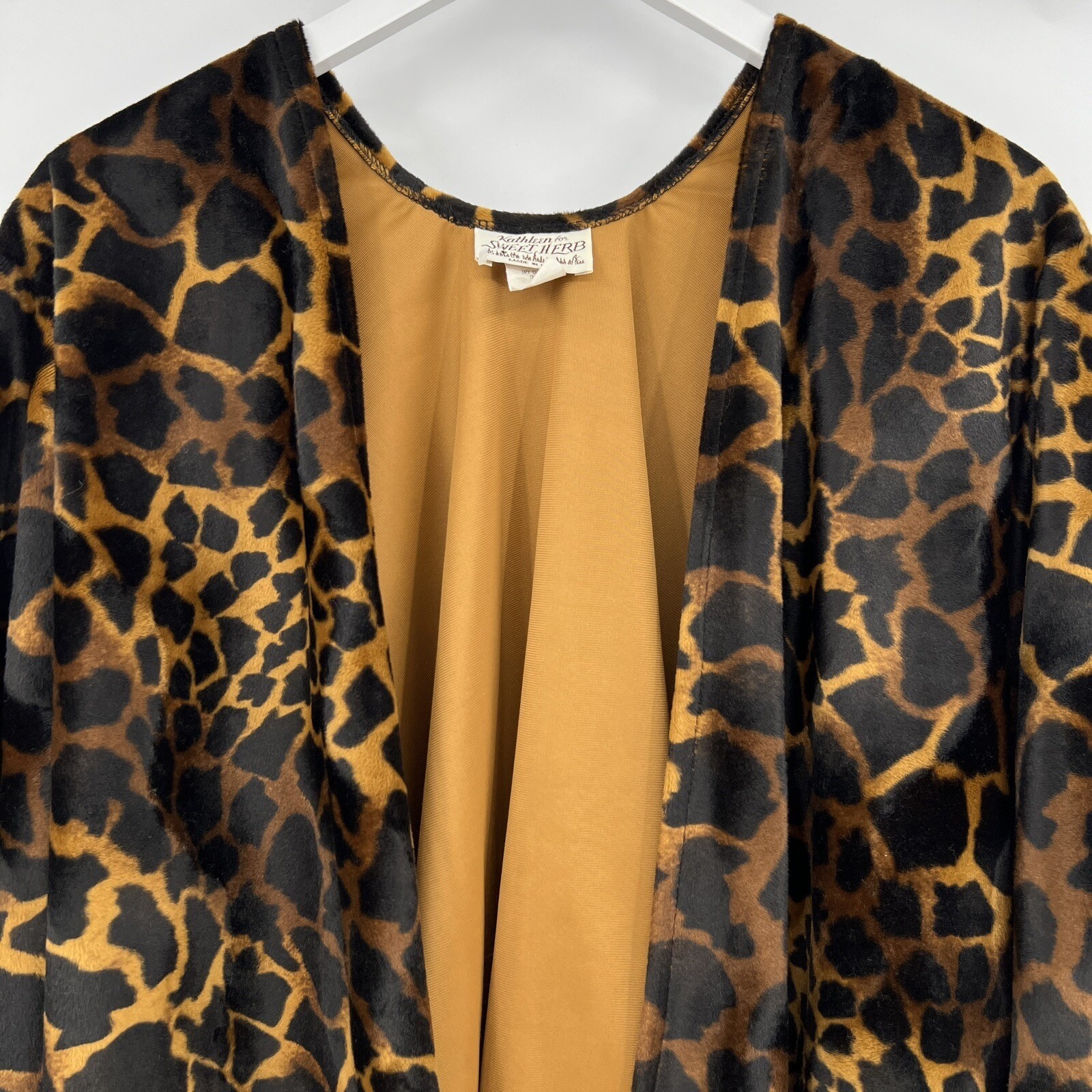 Kathleen Vintage 1980’s Velour Poncho One Size Cape Giraffe Mob Wife Fur Coat