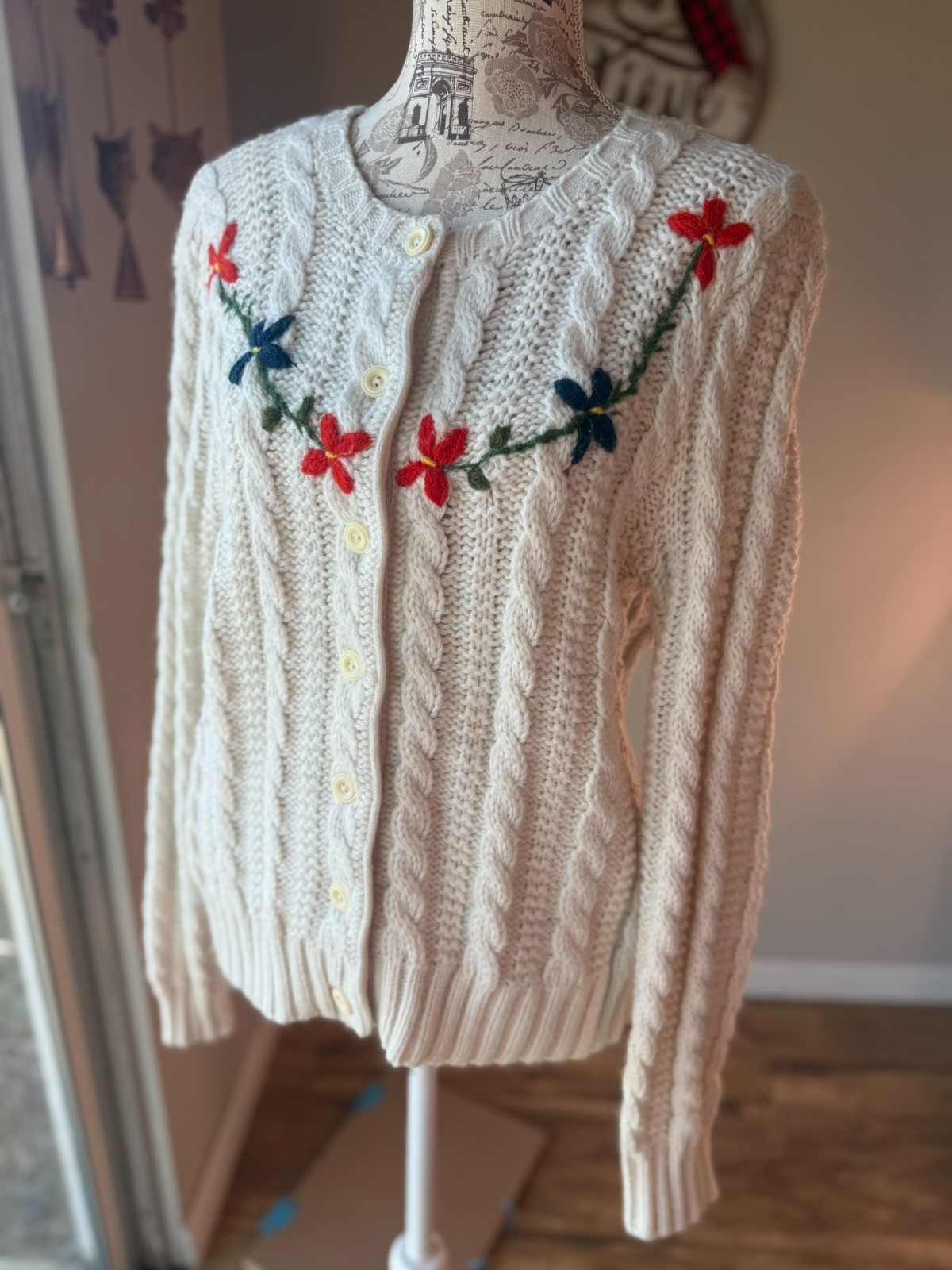Vintage Cream CABLE KNIT Flower Sweater CARDIGAN Grandma COTTAGE Core Preppy S/M