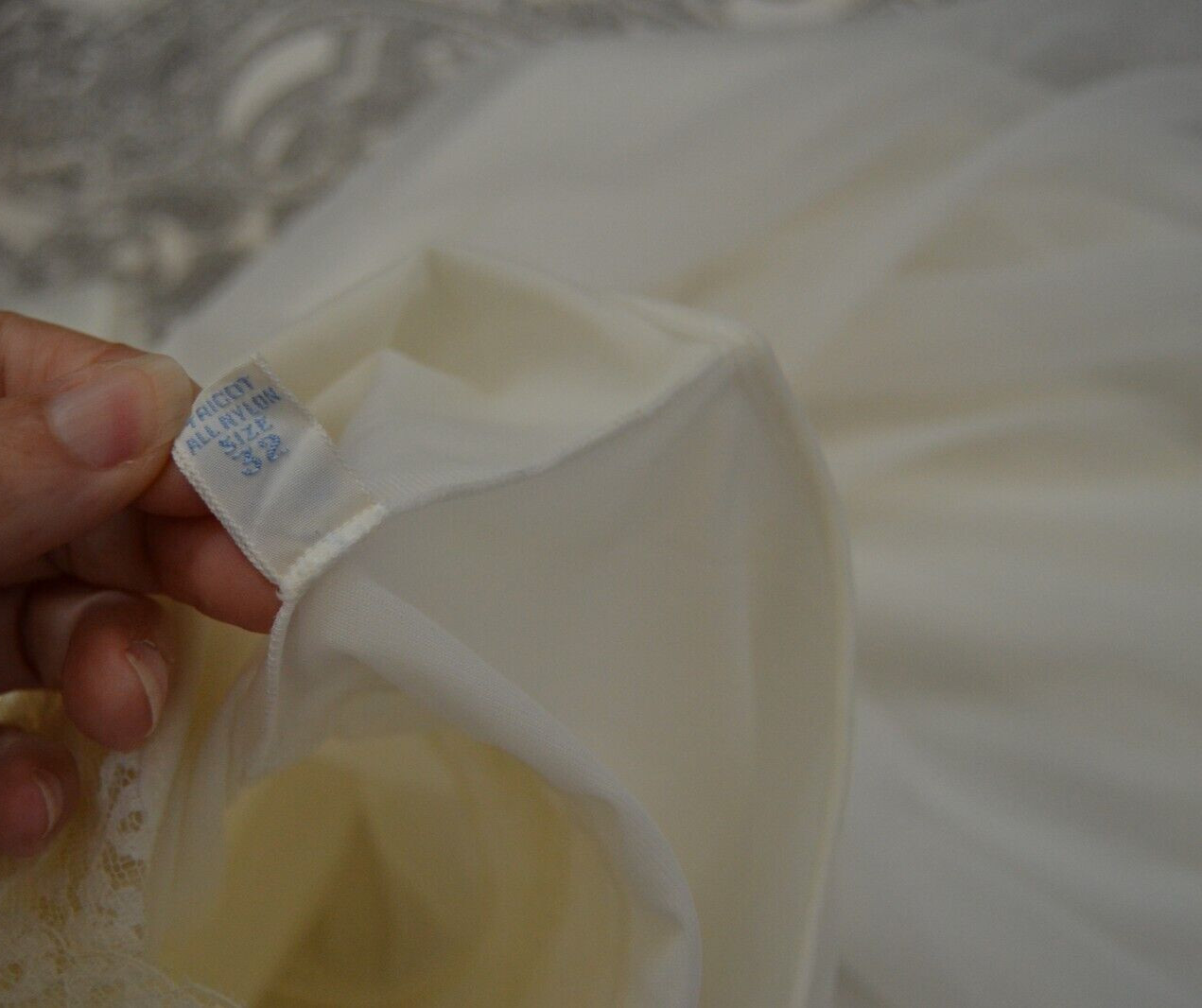 Vintage VANITY FAIR Nightgown Robe Peignoir Set Small Ivory Long Lace Nylon Puff