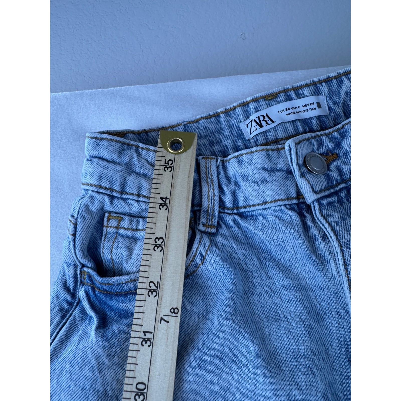 Zara Women’s High Rise Mom Jeans Size 2 Light Wash Relaxed Straight Leg Y2K