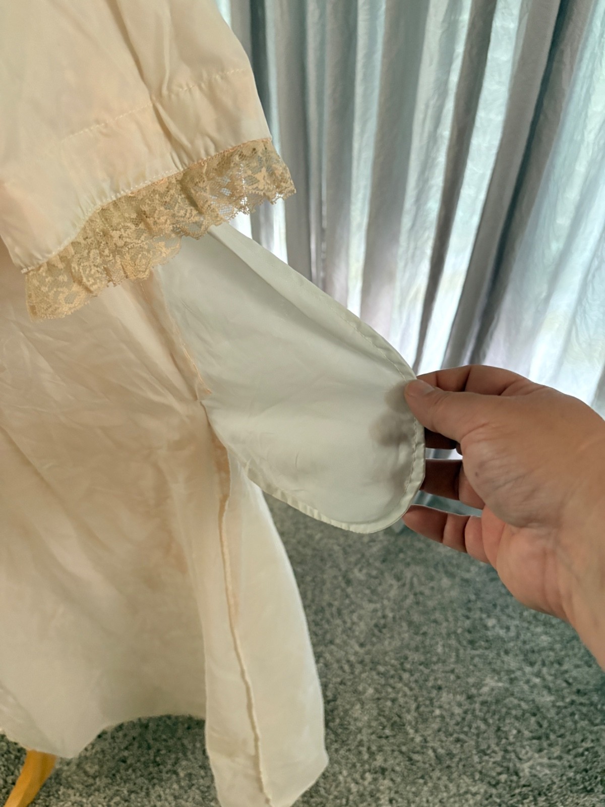 Keyloun Dressing Gown, Old Hollywood Robe, 50’s to 60’s Vintage Lace Robe Medium