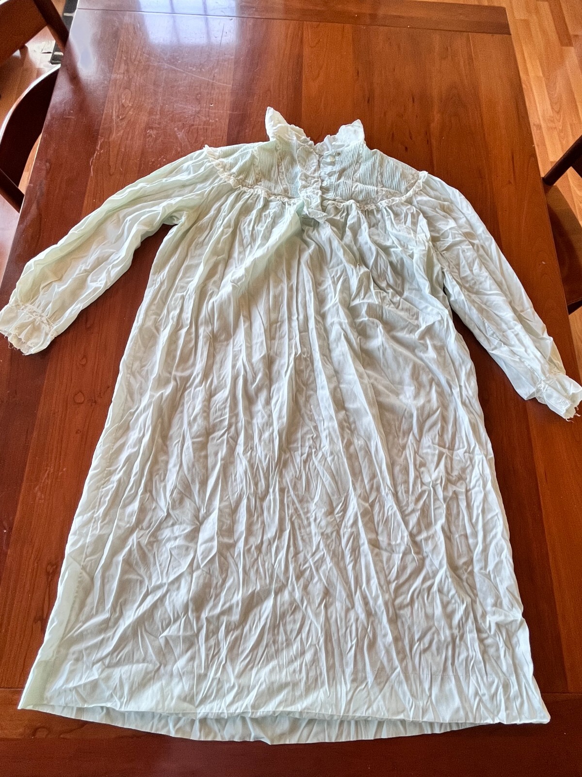 VINTAGE PASTEL GREEN LADIES NIGHTGOWN LACE COTTON POLY BLEND LONG SLEEVE