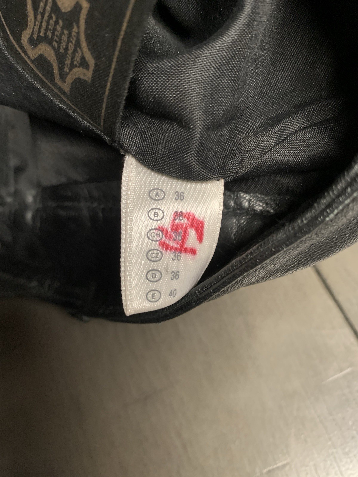 B1 Y2K CANDA C&A BLACK SOFT LEATHER PANTS SZ 4 RAW HEM BOOTCUT MOTORCYCLE 24×31”
