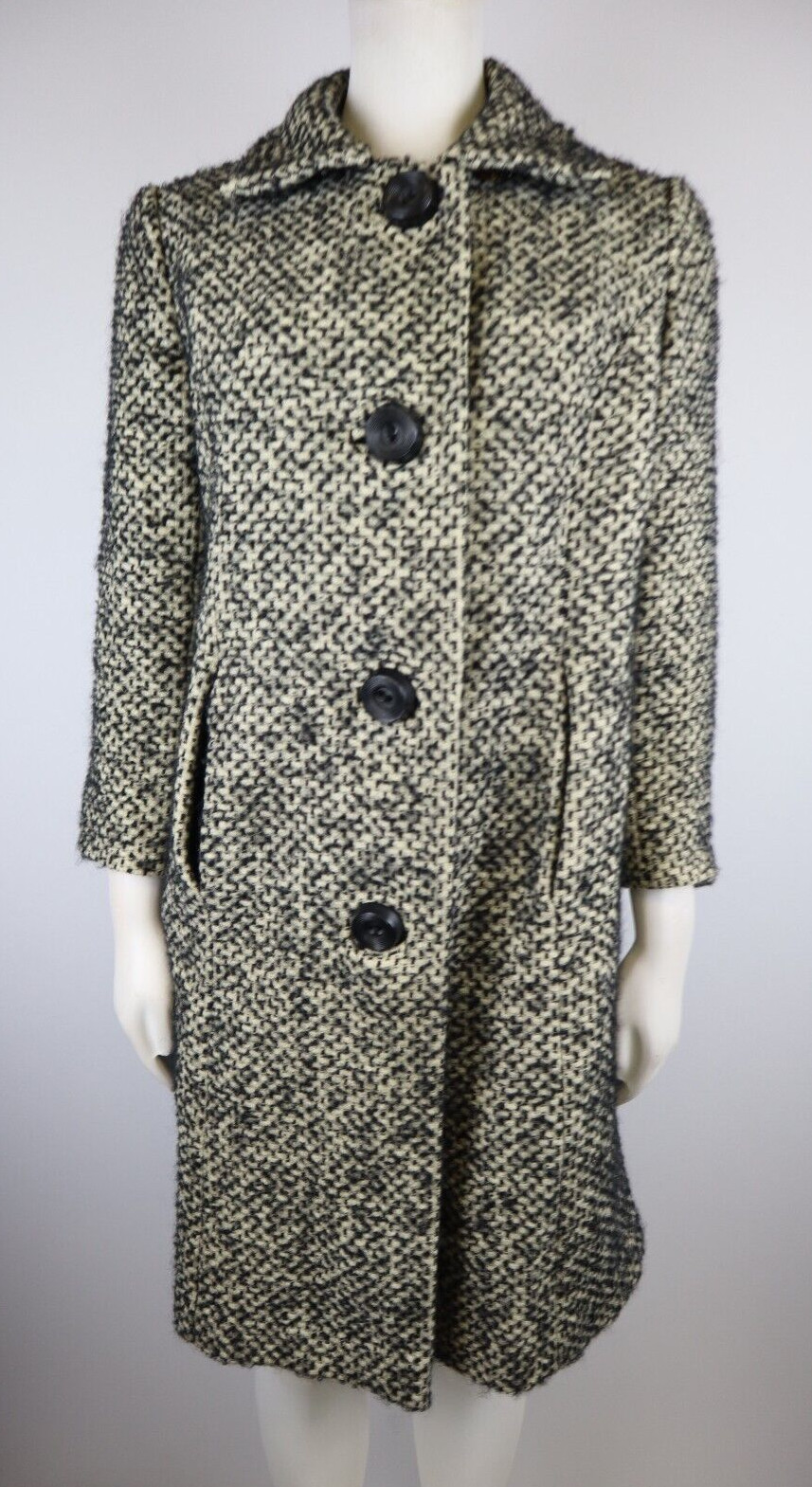 VINTAGE WOMEN’S CREAM & BLACK WOVEN WINTER COAT – CHARLES V FINE FABRICS – S