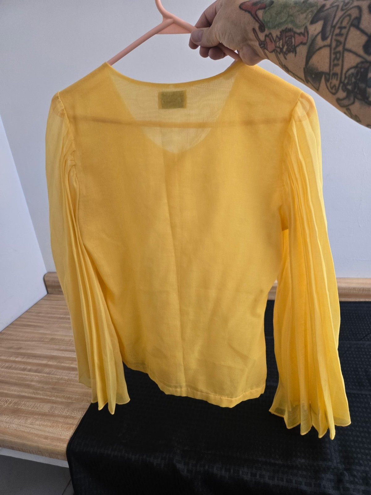 Vtg. Shapely Classic 1970s top; yellow dacron/cotton, pleated sleeves.