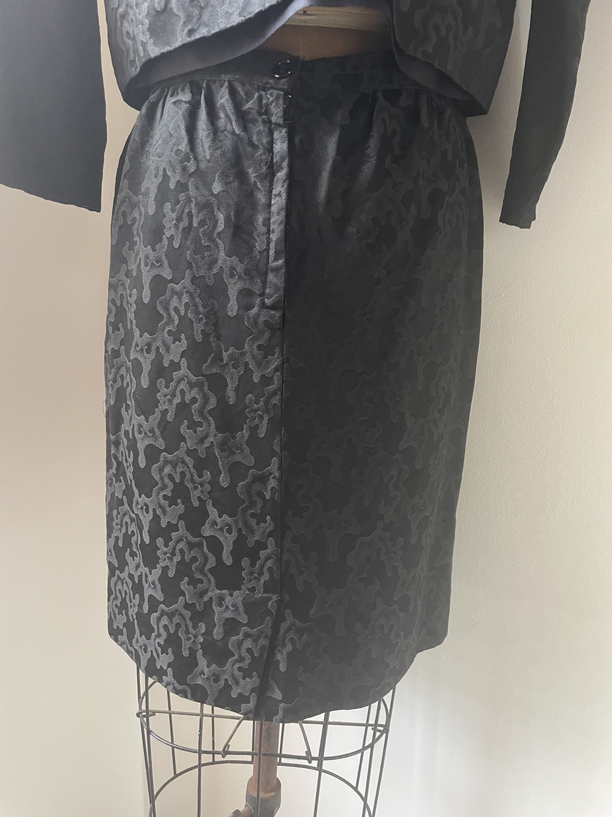 True Vintage 1950’s Stanton Jrs Petite Skirt Suit Black Jacquard Silk XS Petite