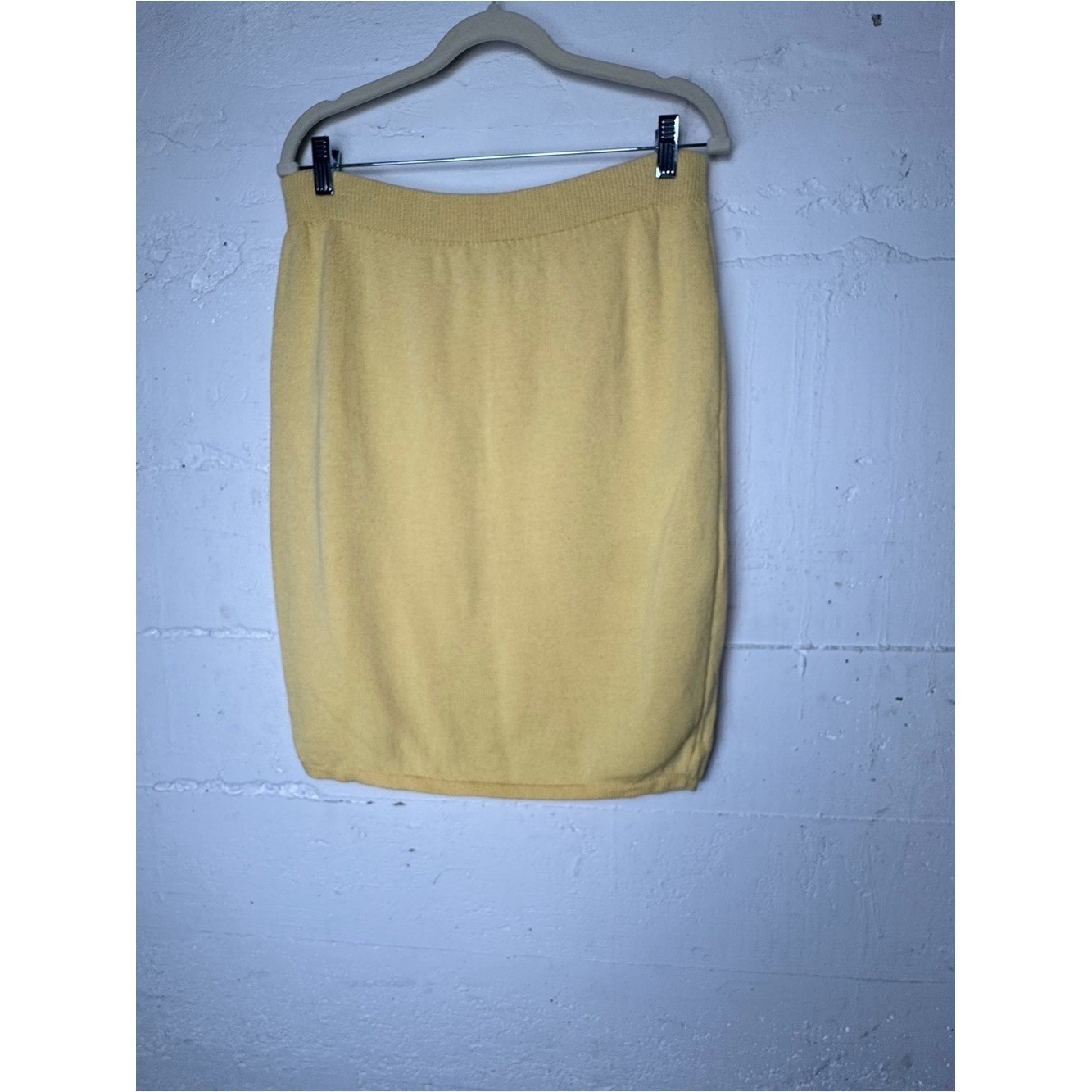 St. John Collection classic Sweater Skirt Size 6 Santana knit Light Yellow HTF