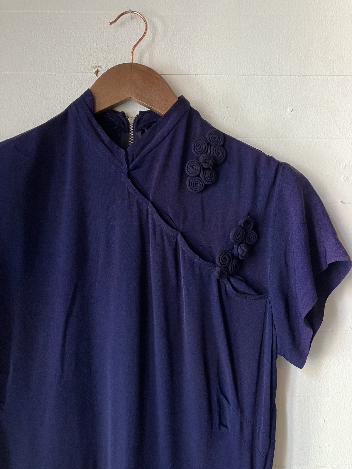 Vintage 1940s rayon crepe navy dress frog and toggle pockets 38x30x41 AR FL