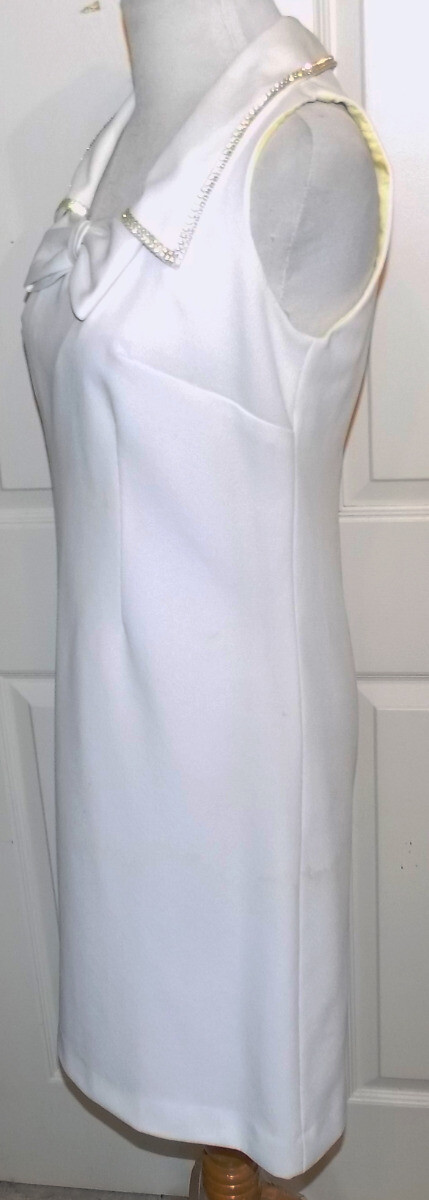 Vintage 60s White Polyester Double Knit Cocktail Dress Bow Rhinestone Trim B36