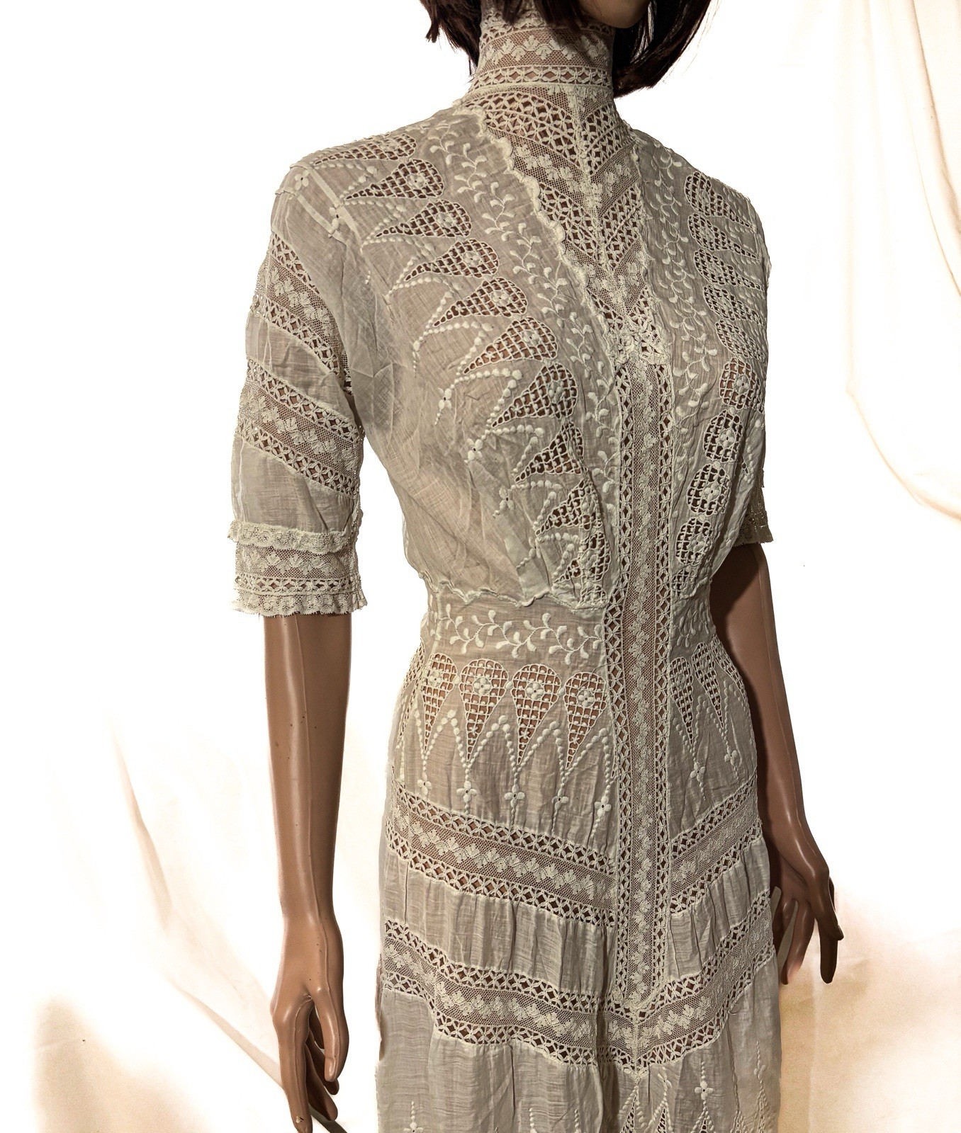Antique 1900s Edwardian white Dress, embroidered batiste, lace