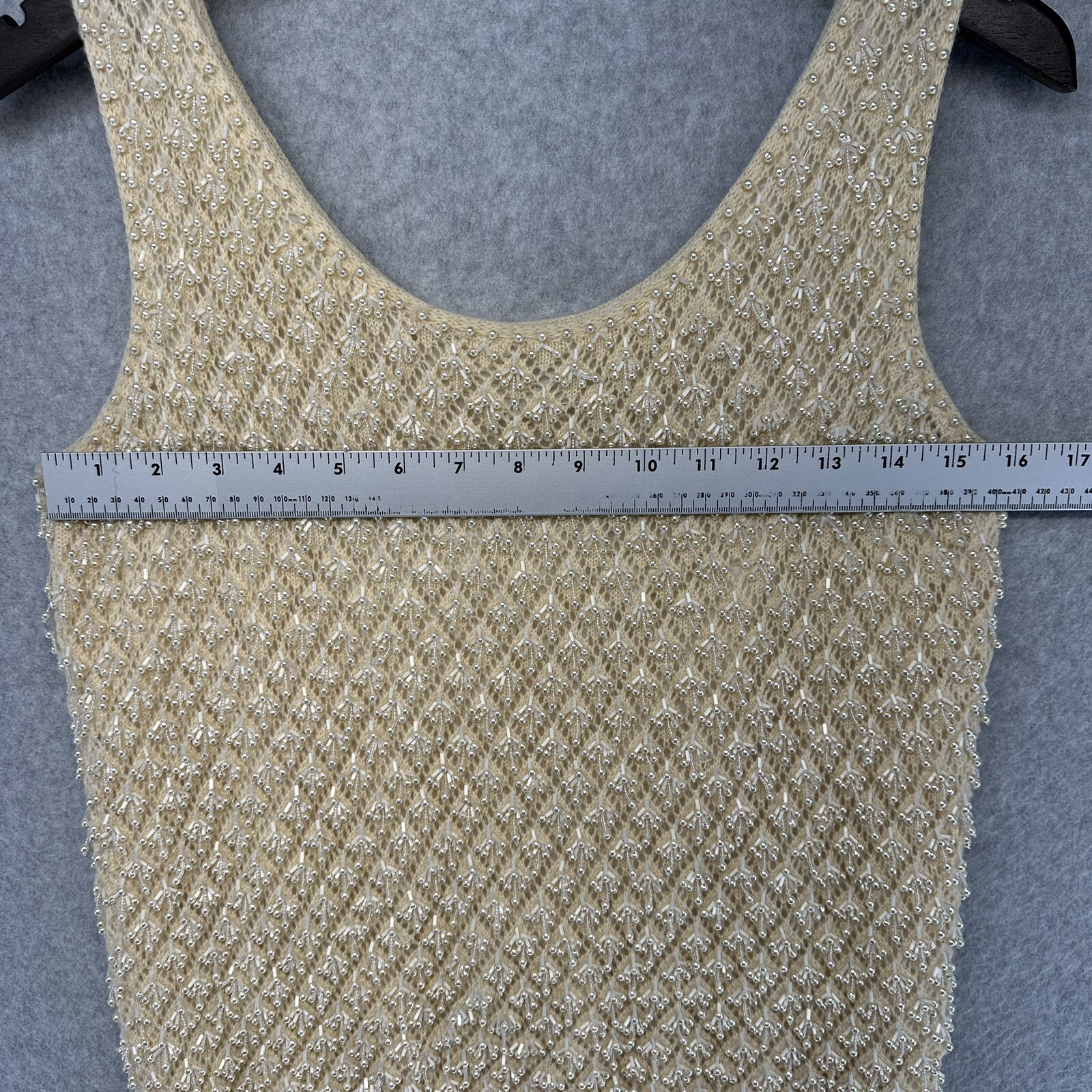 Vintage Cyn Les Womens Blouse Top Shell 100% Wool Size 36 Cream Beaded Gorgeous!