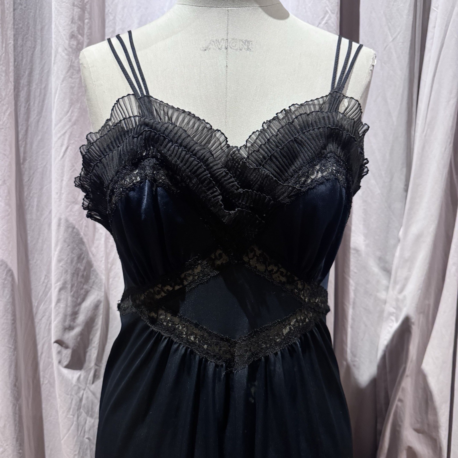VTG Pleated Ruffle Maxi Boudoir Nightgown M