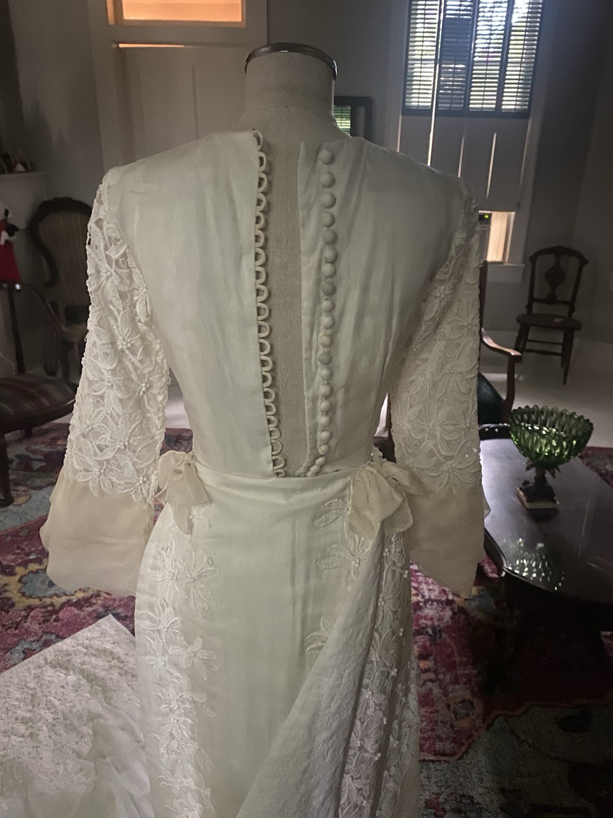 Vtg Soft White/Off White Embroid/Floral Handmade Wedding Dress W/Train-XS